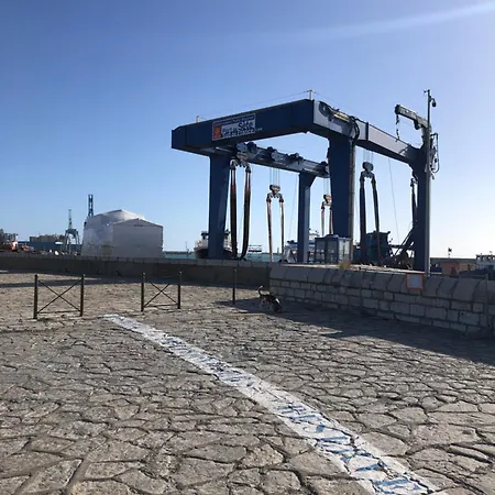 Joli Petit Dans Le Quartier *