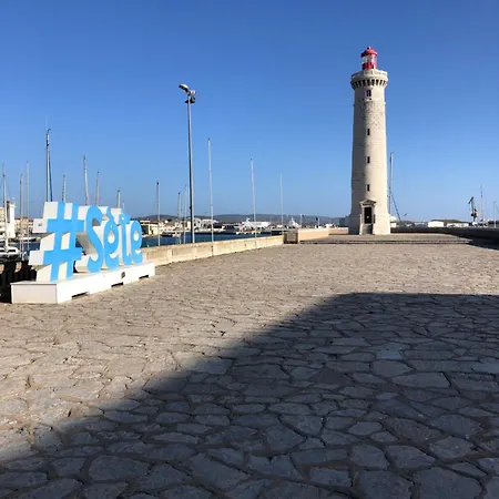 Joli Petit Dans Le Quartier * Sete